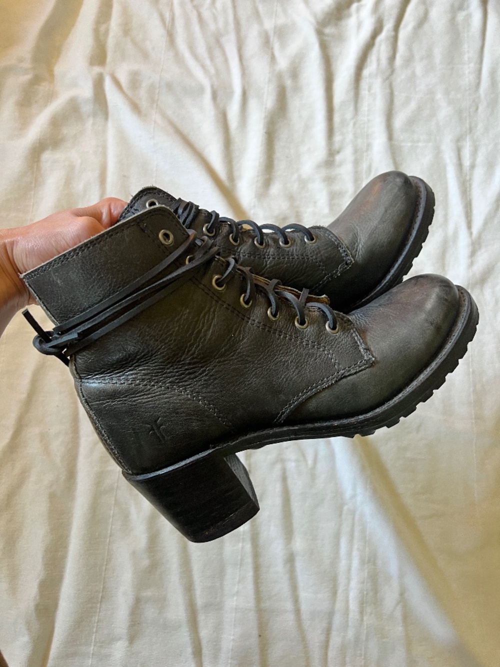 Frye Sabrina 6G Lace-up Booties Size 8 Leather Boots Vibram Sole